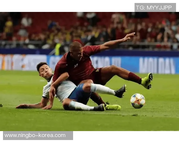 切尔西与西汉姆联激战正酣谁能在英超赛场上笑到最后 切尔西与西汉姆联激战正酣谁能在英超赛场上笑到最后