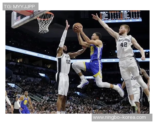 勇士与马刺激战三月九日争夺季后赛席位的关键对决 勇士与马刺激战三月九日争夺季后赛席位的关键对决