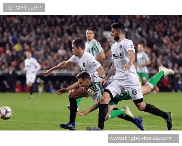 巴拉竞与巴干激战正酣球迷期待精彩对决与胜负悬念 巴拉竞与巴干激战正酣球迷期待精彩对决与胜负悬念