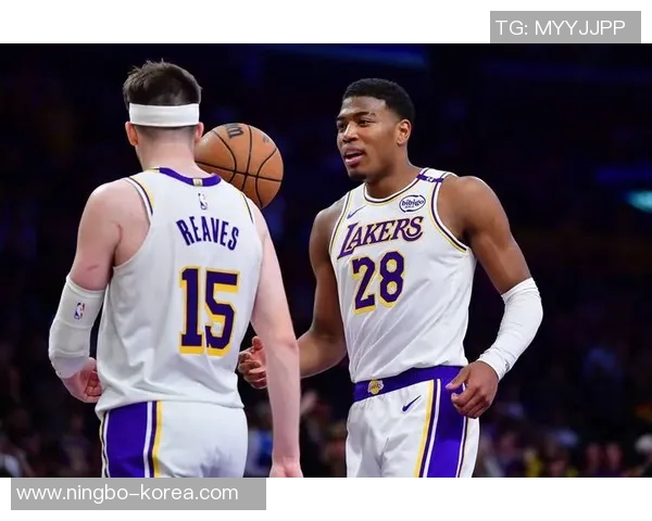 湖人对阵黄蜂的精彩对决分析与球员表现点评