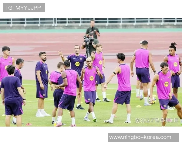 莱万领衔球队新征程展现足球魅力与技术的完美结合