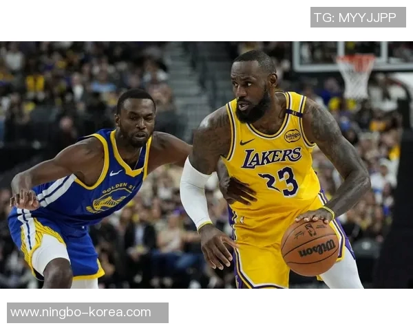 勇士与湖人激战之后球员赛后采访分享精彩瞬间与战术分析